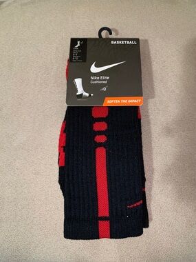 Nike Elite Dri-Fit Basketball Crew Socks, Size M (6-8), NWT (Black & Red)